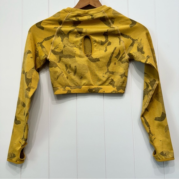 Gymshark Adapt Camo Seamless Long Sleeve Crop Top Medium Stretch Gym Workout - Picture 7 of 13